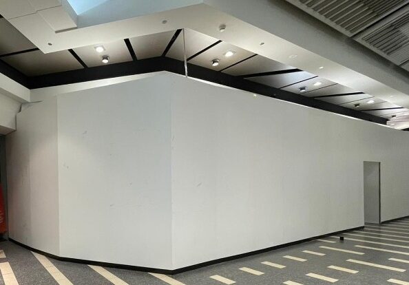 Innovative Features of TITAN Hoarding & Fencing’s Indoor Hoarding Panels